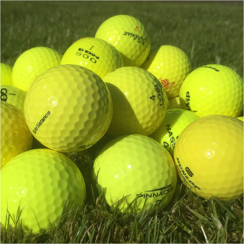 golfbolde i gule farver