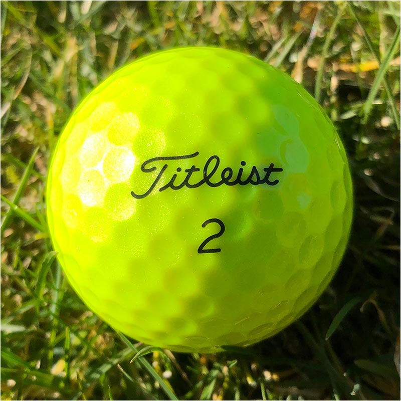 gul-titleist-pro-v1-golfbold Gul Titleist Pro v1 golfbold